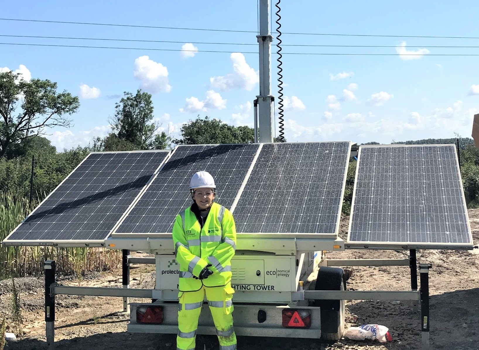 Solar powered lighting tower