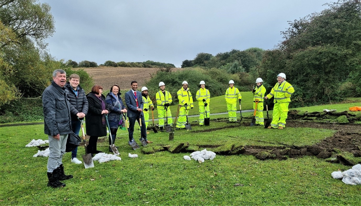 Volunteers posing for photographic holding shovels